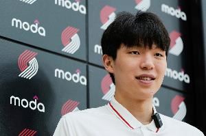 有悬念？媒体人：现在男篮的人员现实 很多球迷担心瀚森是否回来